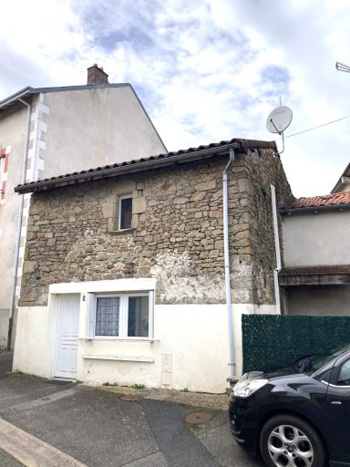 NANTIAT BOURG MAISON AVEC JARDINET 