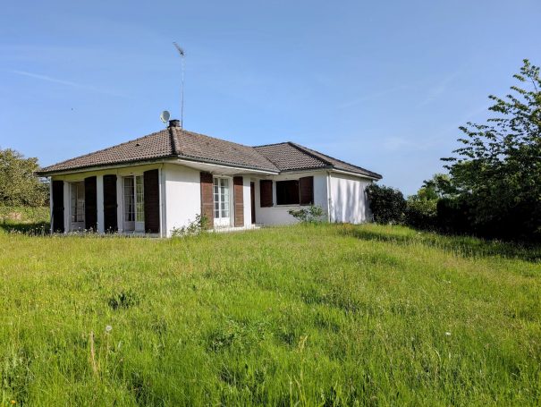 SOUS COMPROMIS NANTIAT MAISON SUR SOUS SOL SUR 2300 M² TERRAIN