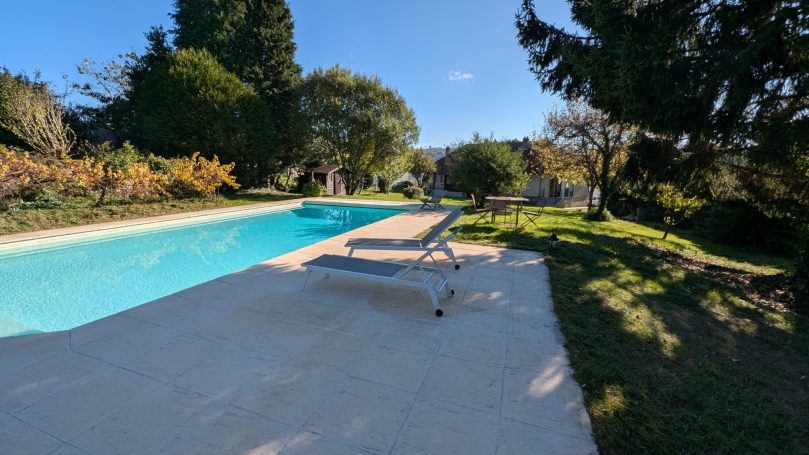 NANTIAT BOURG MAISON SUR SOUS SOL SUR 1771 M² AVEC PISCINE